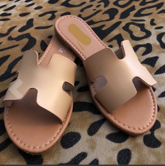 Shoes - 🆕 Notch Cut-Out Slides